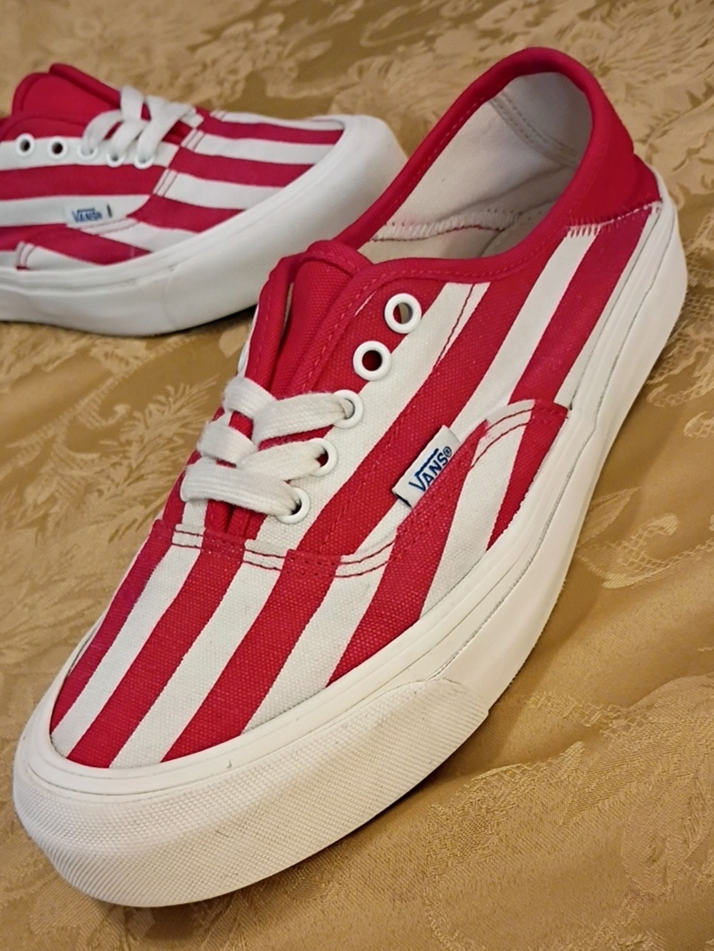 VANS ORIGINALS Low-Top Stripe Sneakers - Red & White Men's 8.0 Women's 9.5